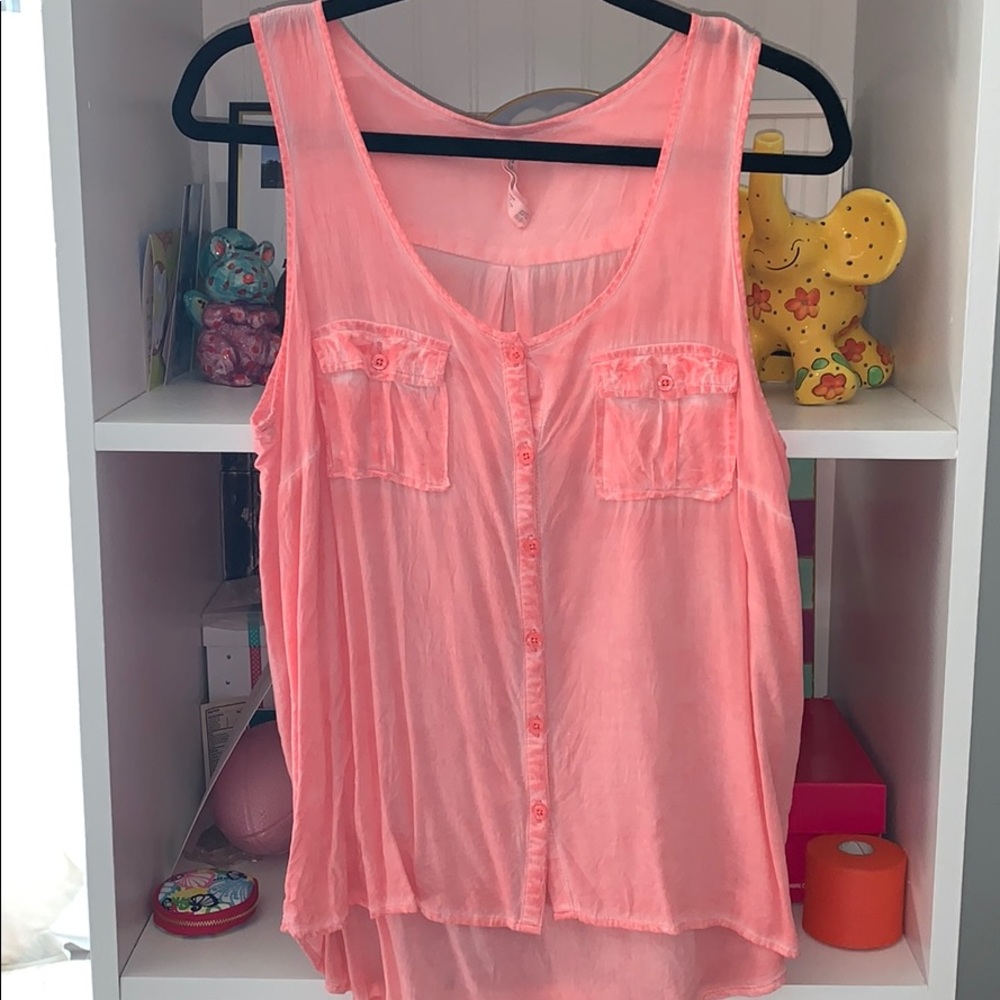 Sleeveless pink tank top